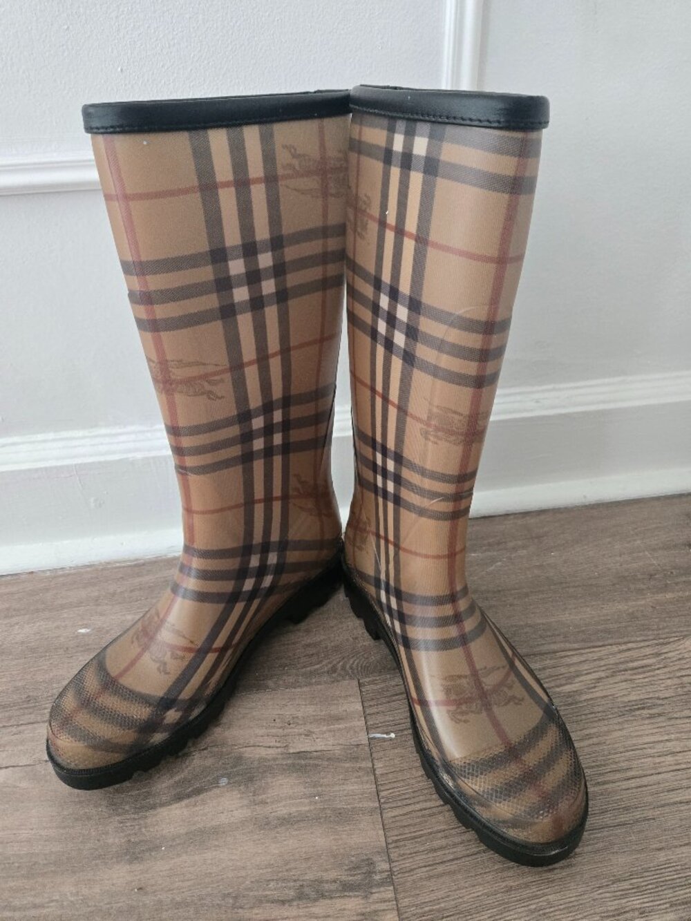 Burberry Rain Boots sz 38 sz 7.5 / 8